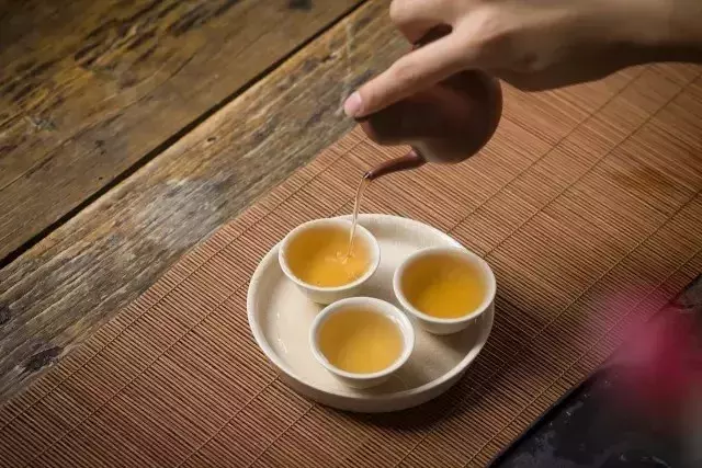 单丛是红茶还是绿茶（乌岽、兴宁、凤凰单丛均是乌龙茶）