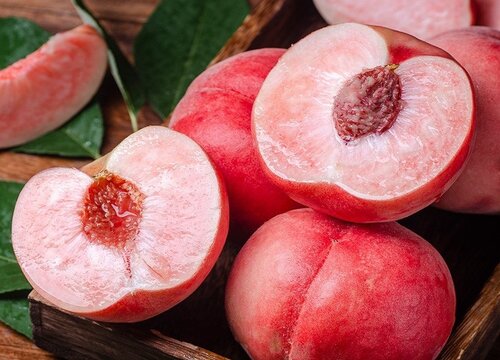 水蜜桃果肉是什么颜色
