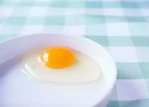 生鸡蛋可以浇绿萝吗