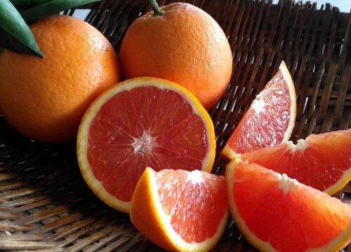 红心橙子和黄心橙子的区别  吃红心橙子的营养价值